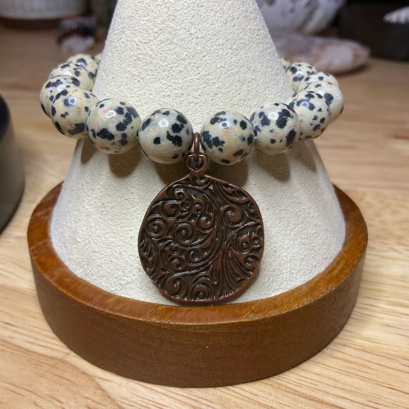 Dalmatian (10 mm) with Copper Scroll Charm - Picture 5 of 9